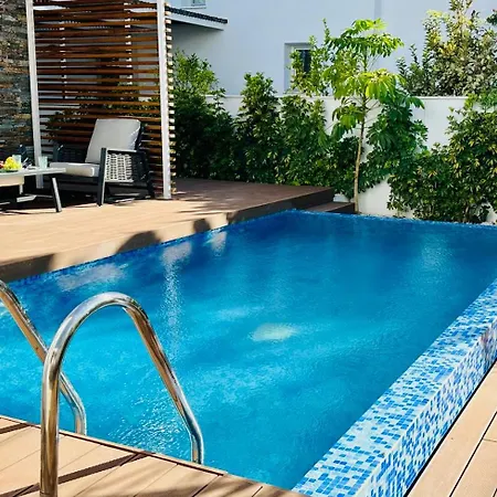 Luxury Paradise Vila *