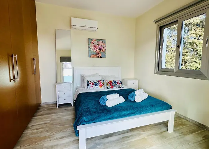 Luxury Paradise * パ フォス